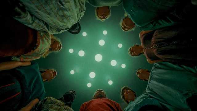 Circology Stills 0 Streeen