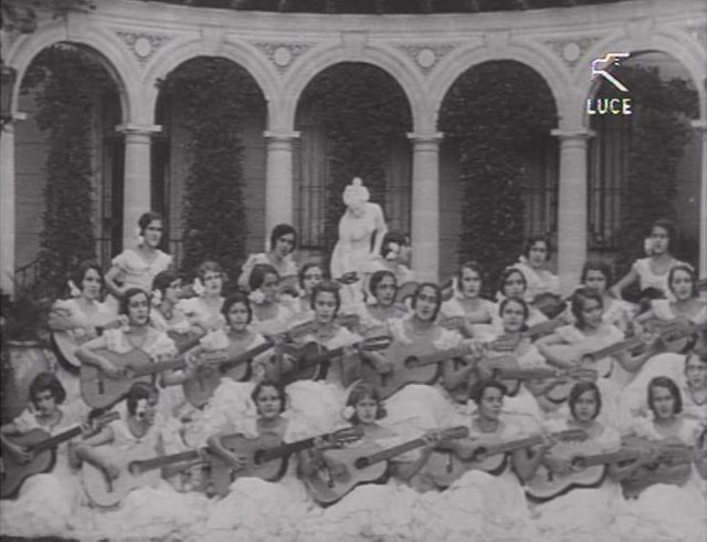 Femmine Folle Polvere D'archivio 3