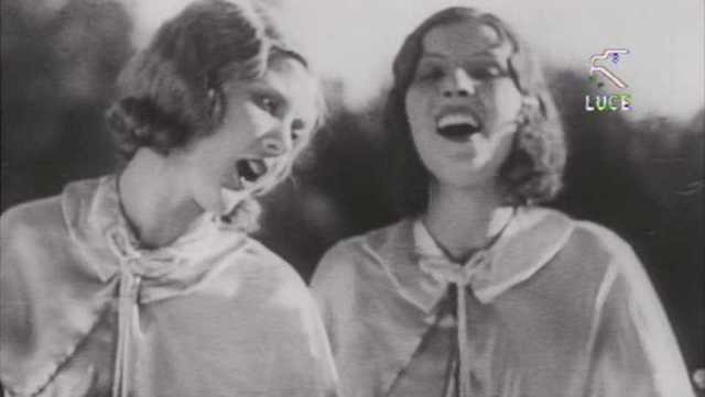 Femmine Folle Polvere D'archivio