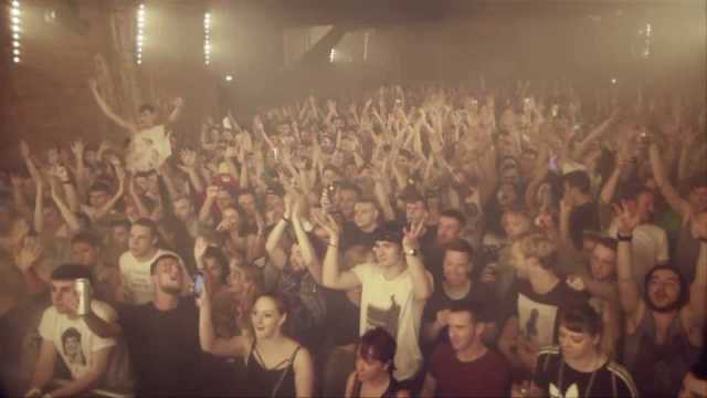 Manchester keeps on dancing07