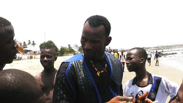 Redemption-song---Cissoko-con-ragazzi